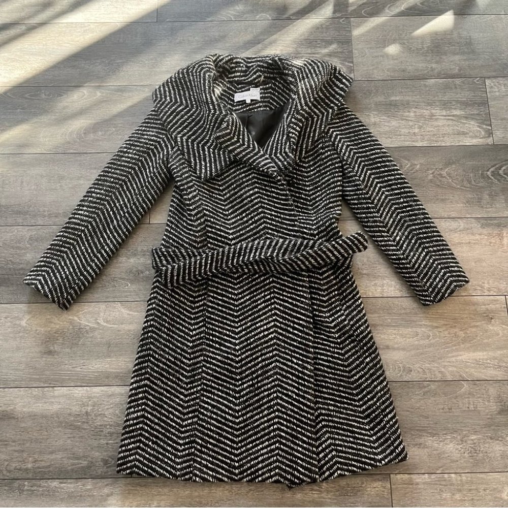 CALVIN KLEIN coat size 2 great condition